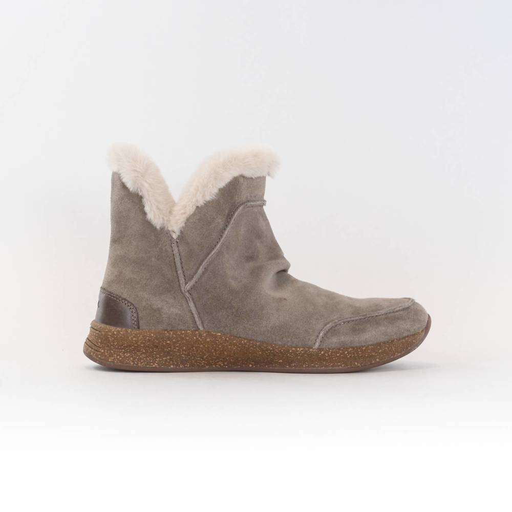 NEW TAOS women's future mid boot in dark taupe suede